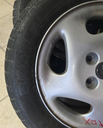  gomme invernali completi di cerchi