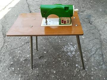 macchina per cucire vintage 