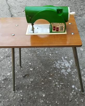 macchina per cucire vintage 