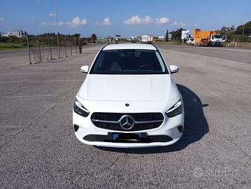 Mercedes-Benz B180d 2023