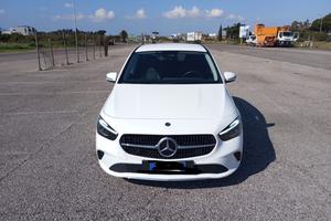 Mercedes-Benz B180d 2023