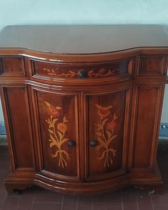 elegante credenza  in legno stile classico
