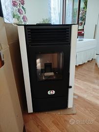 Stufa a pellet 10 KW nuova