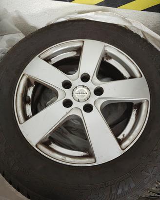 Gomme invernali da 16 con cerchi in lega