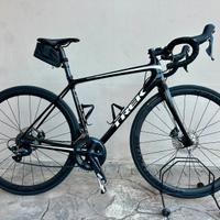 Bici da corsa Trek Emonda SL6.