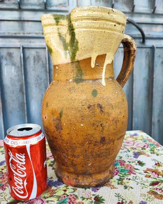 Antica brocca ceramica terracotta rustica pugliese