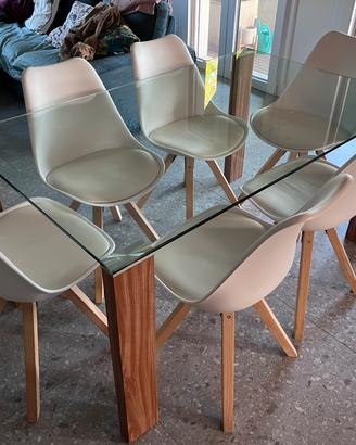 Tavolo in vetro con sedie