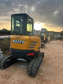 Escavatore Sany 35 con martello atlas da 200 kg