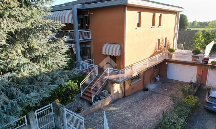 PORZIONE DI BIFAMILIARE A PARMA