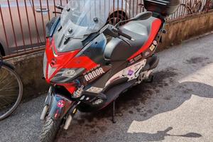 Aprilia sr Max 300
