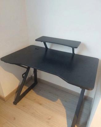 Scrivania da gaming Yaheetech con accessori