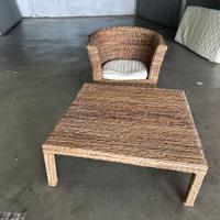Tavolino e sedia da giardino