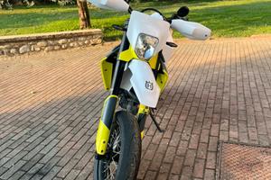 Husqvarna 701 supermotard