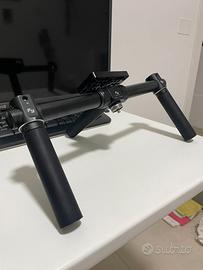Stabilizzatore a mano per videomaker