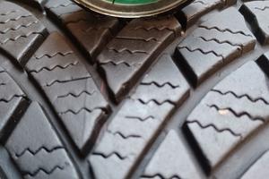 4 Gomme 215/60-17 96H Bridgestone Blizzak MS