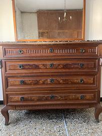 Cassettiera antica con specchio