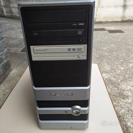 PC desktop senza marca, funzionante 