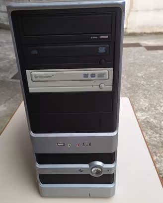 PC desktop senza marca, funzionante 