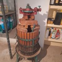 Torchio per vino in legno e ferro