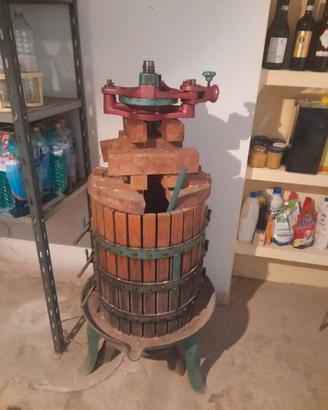 Torchio per vino in legno e ferro