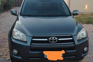 Toyota Rav 4 del 2009 motore 2.2 da 177 cavalli 