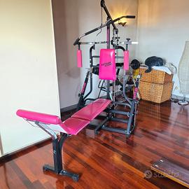 palestra e bilancieri con pesi