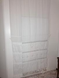 Tenda vintage in cotone bianco con ricami