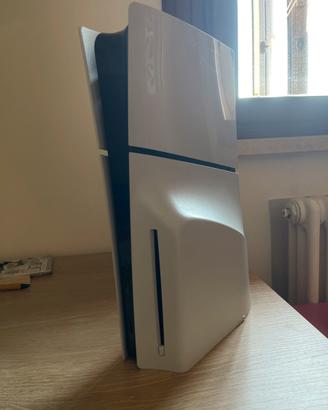 Ps 5 nuova con scatola e tutti gli accessori