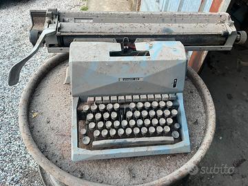 Macchina da scrivere Olivetti 82