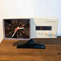 orologio vintage con radio funzionante..