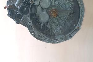 Cambio Renault Trafic 1.9 DCI 6M anno 2002/5