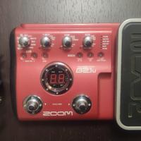 Pedaliera basso Zoom B2.1.u anche scheda audio.