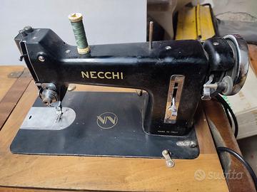 Macchina da cucire Necchi 