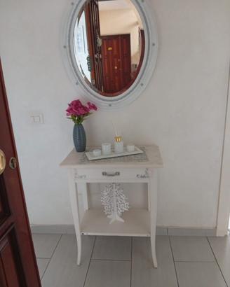 ingresso bianco con specchio 