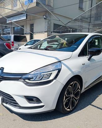 Renault Clio dCi 8V 90 CV EDC 5 porte Moschino Zen