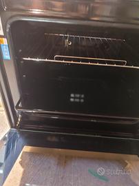cucina a gas Indesit con piano cottura a gas 