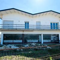 Edificio con abitazione e laboratorio