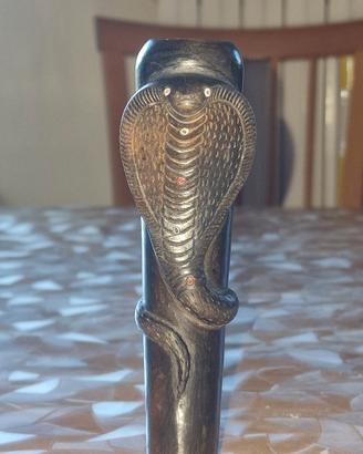 Chillum a forma di cobra