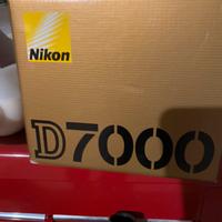 Nikon D7000 con teleobiettivi e accessori