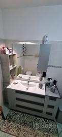 Mobile bagno con specchio e luce