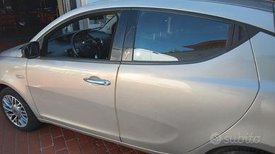 Lancia Ypsilon 1.2 69 CV Unyca