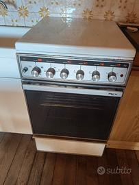 cucina e frigorifero