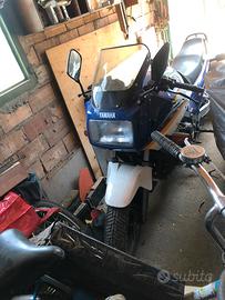 Yamaha FZ 750