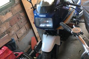 Yamaha FZ 750