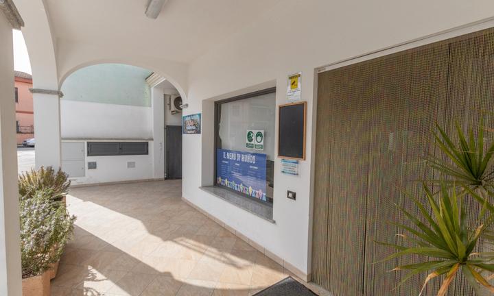 DOLIANOVA:Indipendente con lastrico edificabile