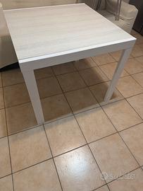 Tavolo allungabile fino a 180 cm