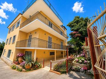 Villa di 330 m² con più di 5 locali e box auto dop