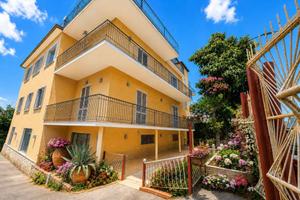 Villa di 330 m² con più di 5 locali e box auto dop
