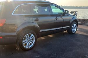 Audi Q7 Nera