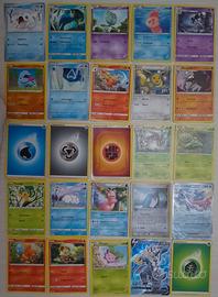 Stock Lotto assortito di 25 carte Pokemon